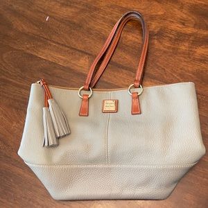 Dooney & Bourke Gray Leather Handbag (approx 14.5x10x6.5in)